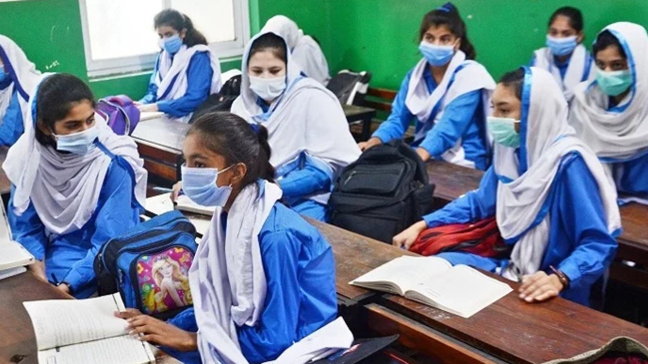اسلام آباد کے تعلیمی ادارے کورونا حملوں کی زد میں، 5 سکول بند کرنے کی سفارش