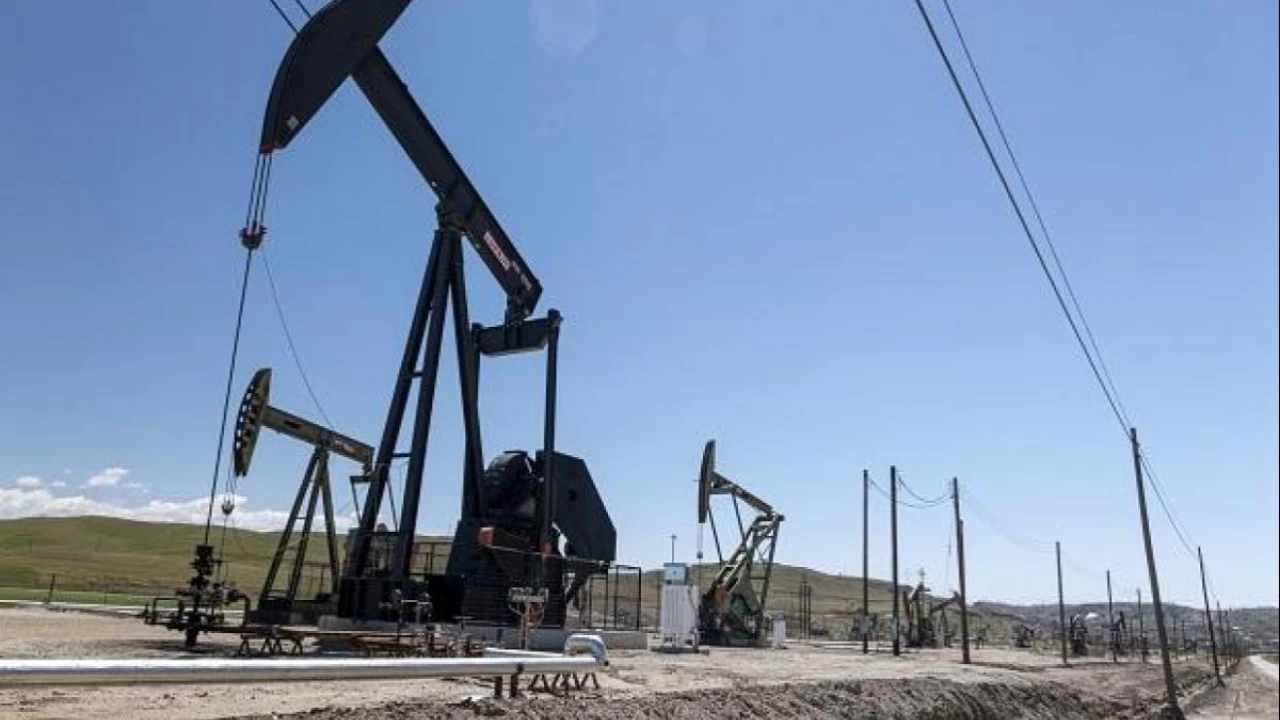 Global oil prices hit seven-year high on hopes of recovery