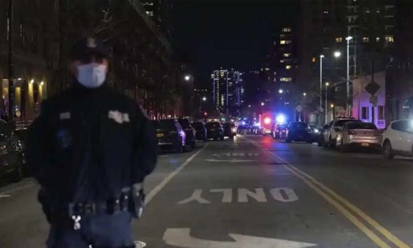 نیویارک: پولیس اہلکاروں پر فائرنگ سے ایک اہلکار ہلاک، 2 زخمی