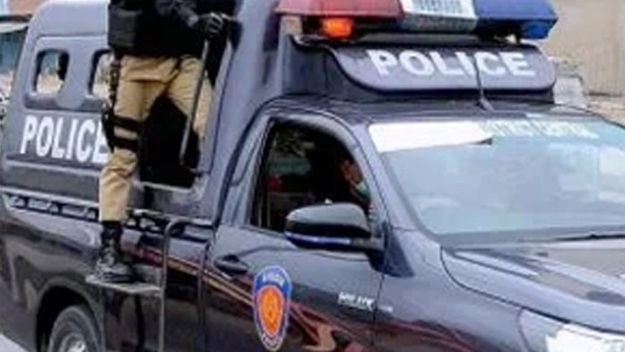 گھوٹکی: پولیس کے روکنے پر موٹر سائیکل سواروں کی اہلکاروں پر فائرنگ