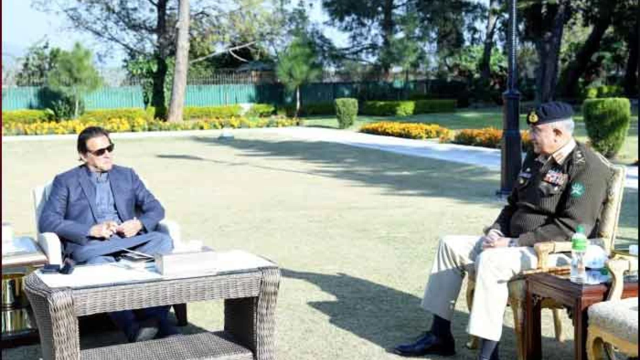 General Bajwa calls on PM Imran, discusses army's professional matters