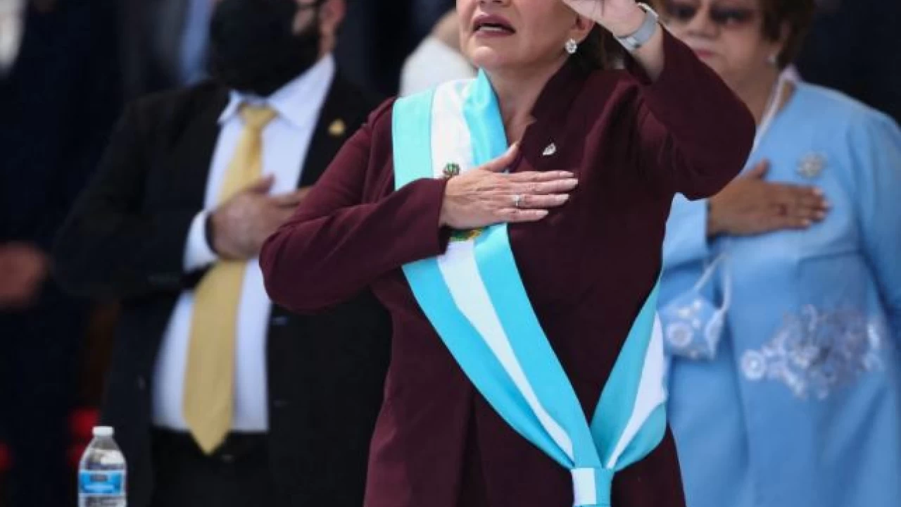 Honduras' first female president sworn in 