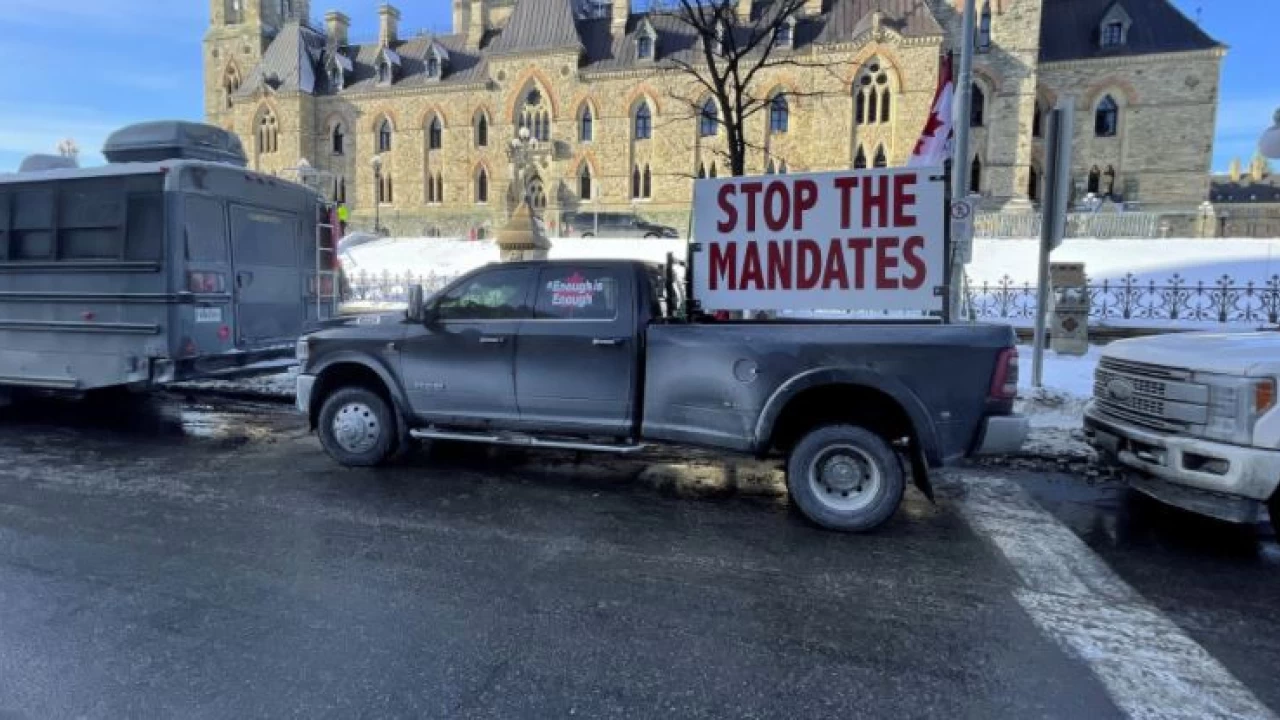 Canada: Trucks throng Ottawa for protest against vaccine mandates