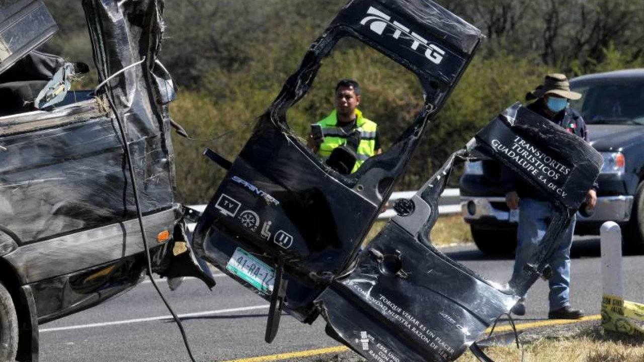 24 dead in Mexico, Bolivia road accidents