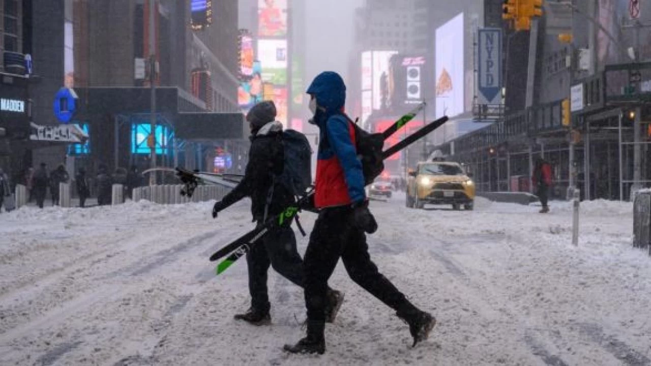 More than 1,400 flights cancelled in the US after northeast snow storm