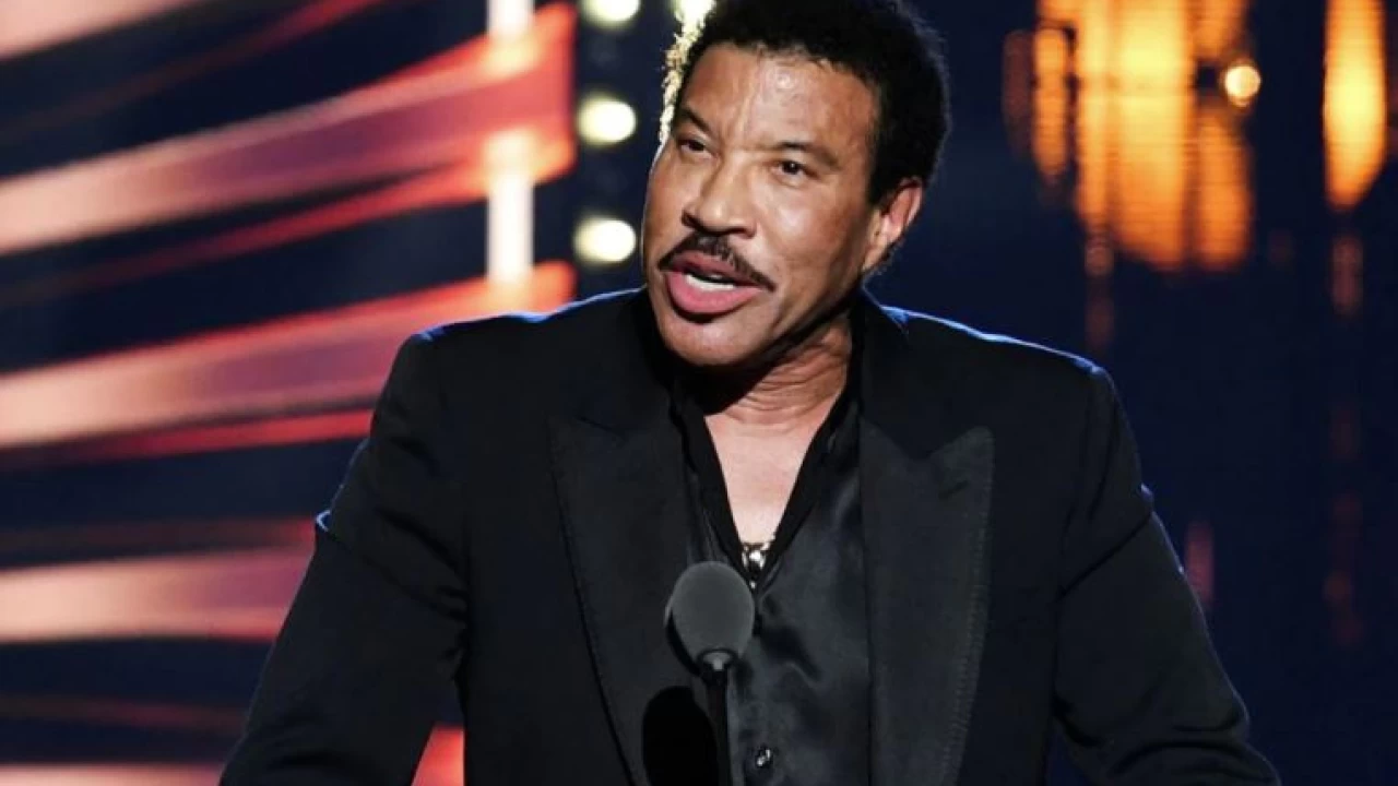 US singing icon Lionel Richie cancels European tour shows because of Covid