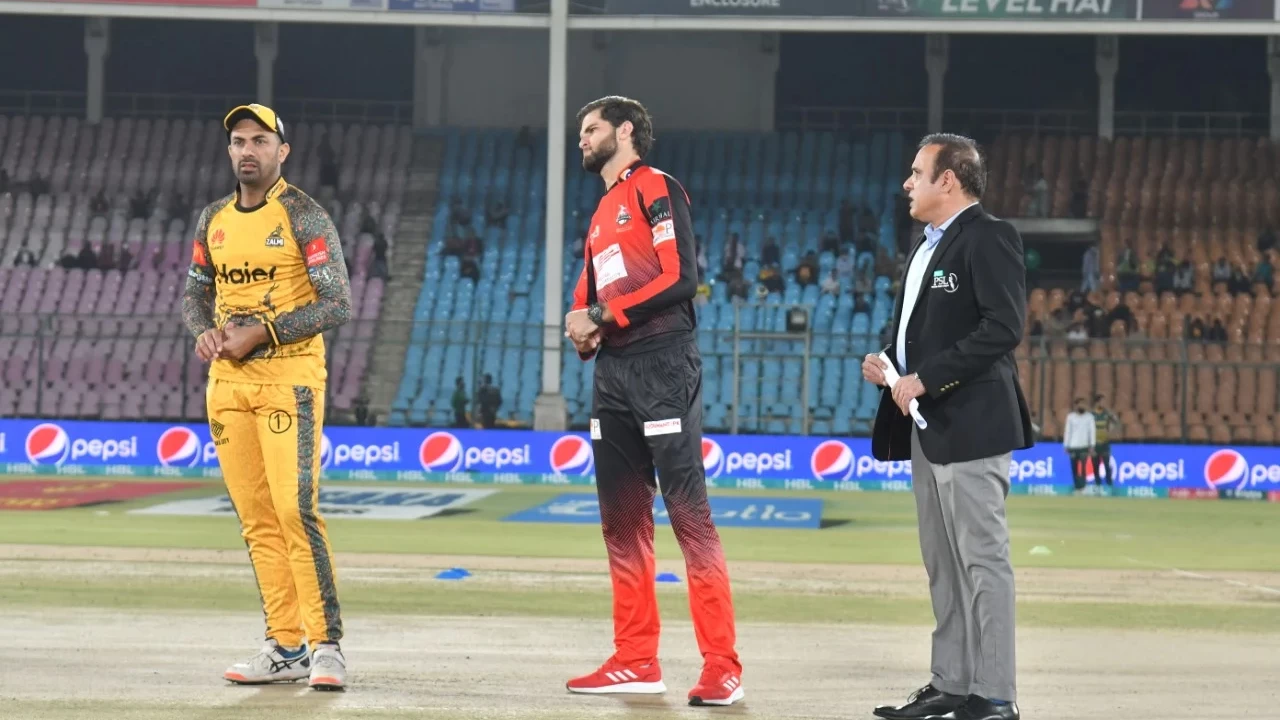 PSL 7: Peshawar Zalmi elect to bowl first against Lahore Qalandars