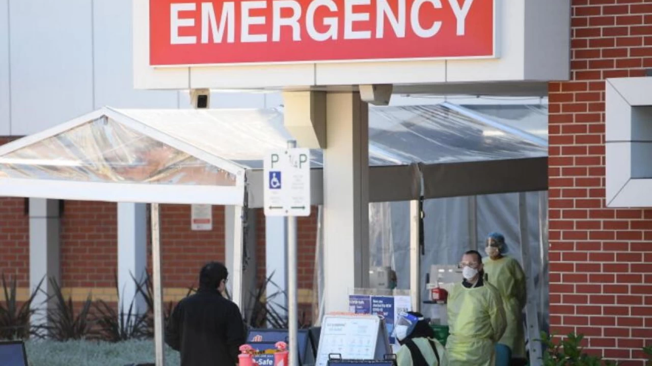 Amid record surge in Covid-19 cases Sydney hospitals erect emergency tents