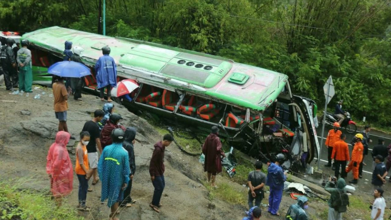 13 killed, dozens injured in Indonesia bus crash