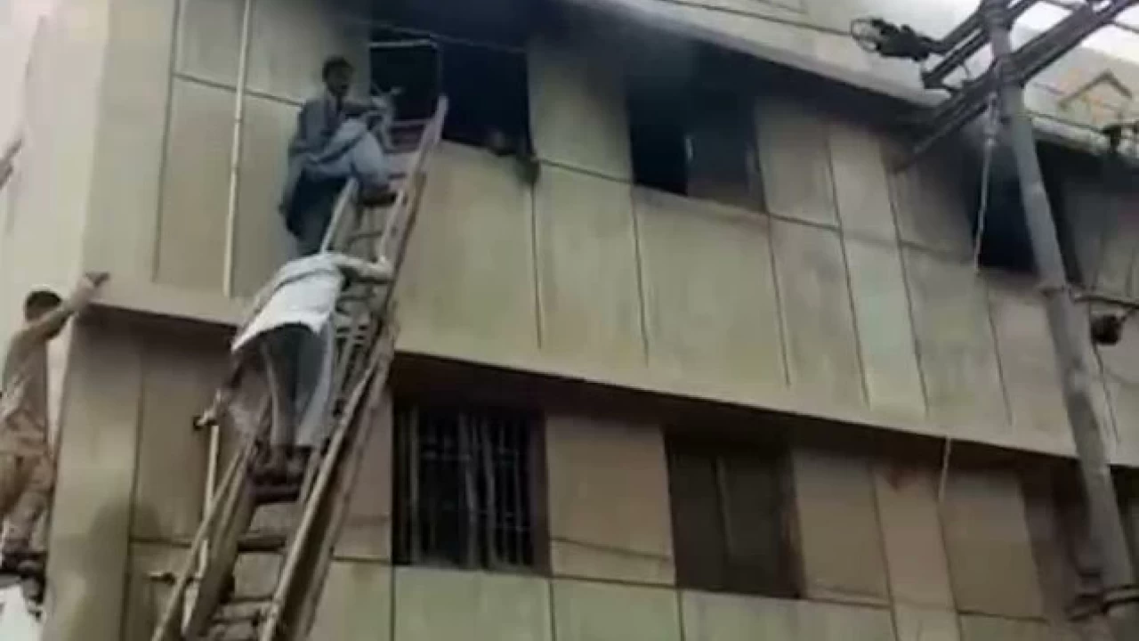 Third-degree fire erupts in Karachi factory