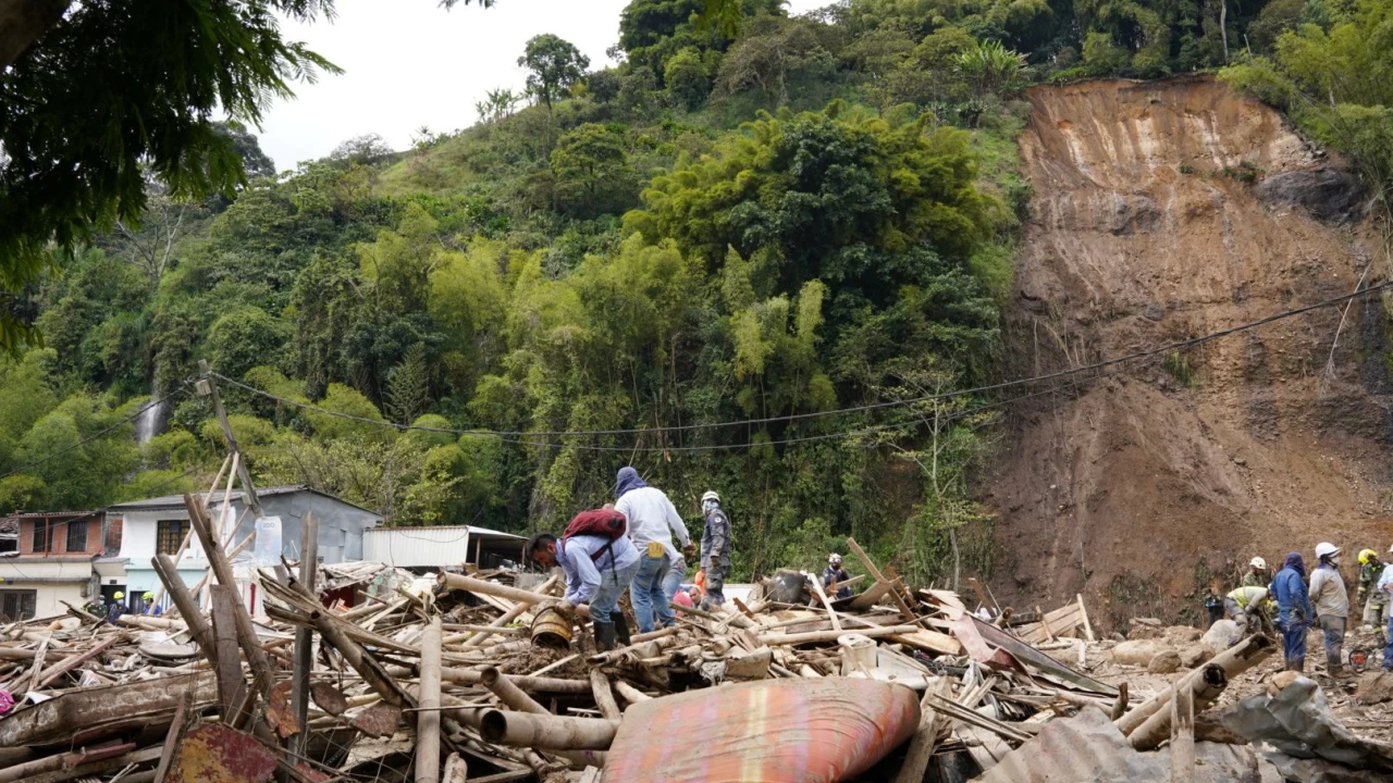 14 killed, 35 injured as deadly landslide hits Colombia 