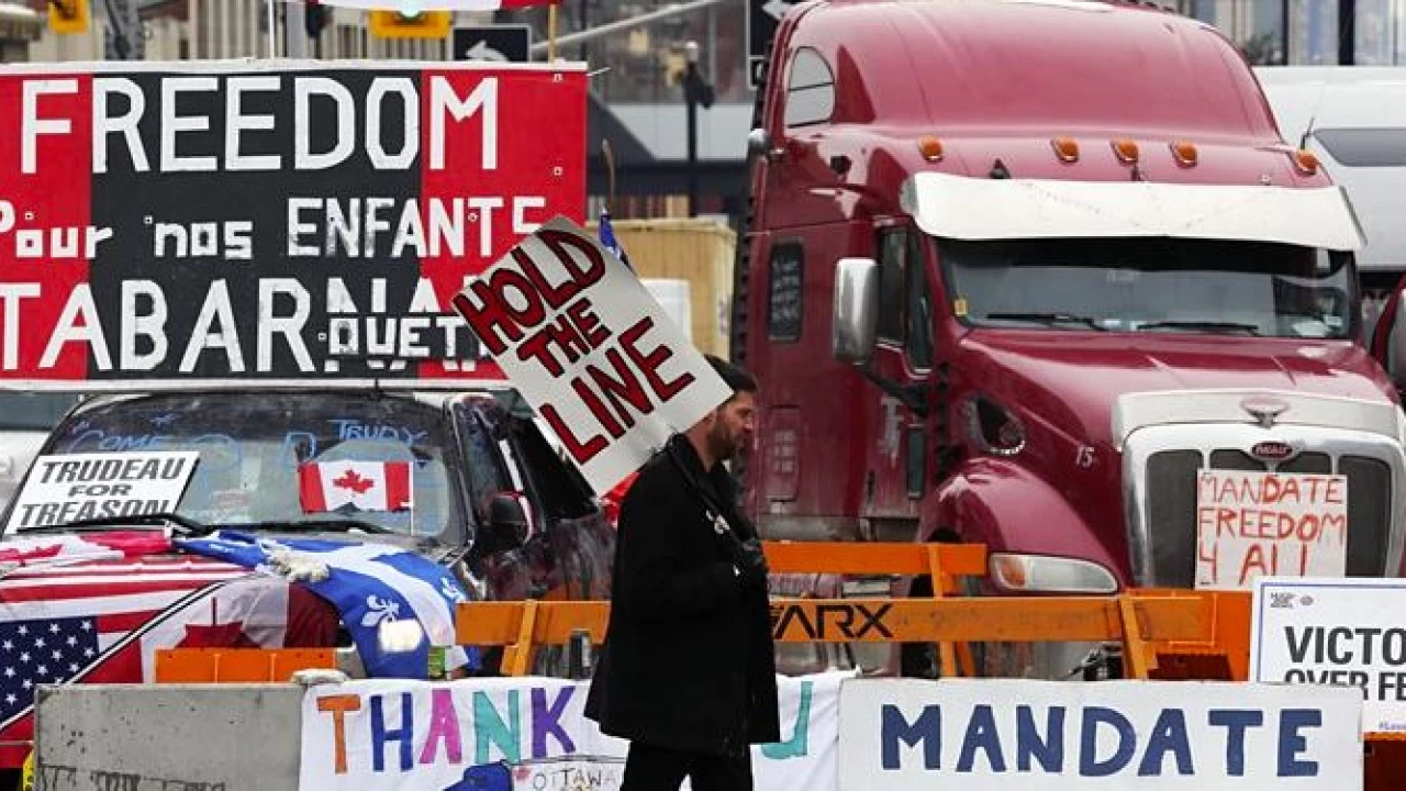 Truckers protesting vaccine rules block key Canada-US border crossing