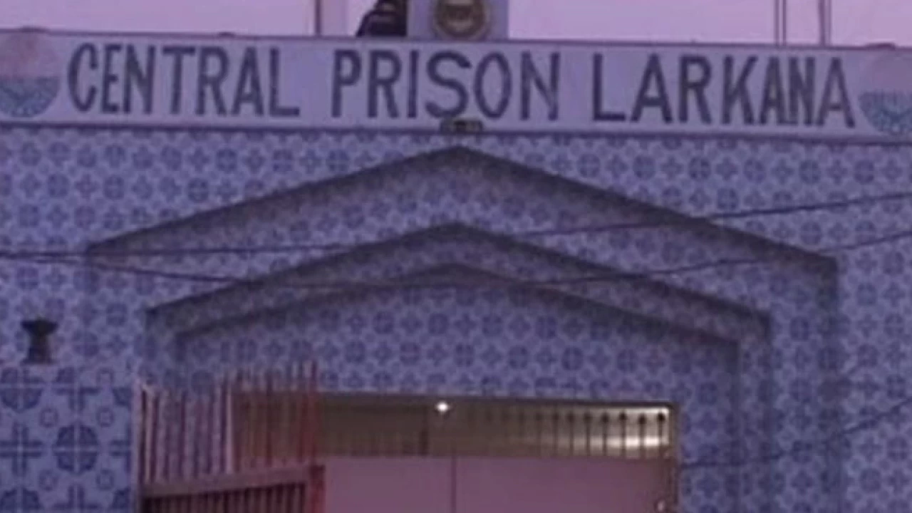 Prisoners hold seven policemen hostage at Central Jail Larkana