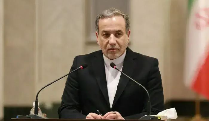 Iran’s foreign minister says passage of vessels via Hormuz Strait is open during ceasefire