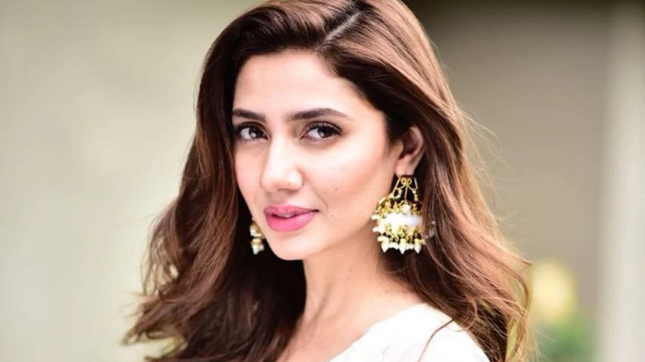 Mahira Khan reveals names of actors she wishes to marry, date