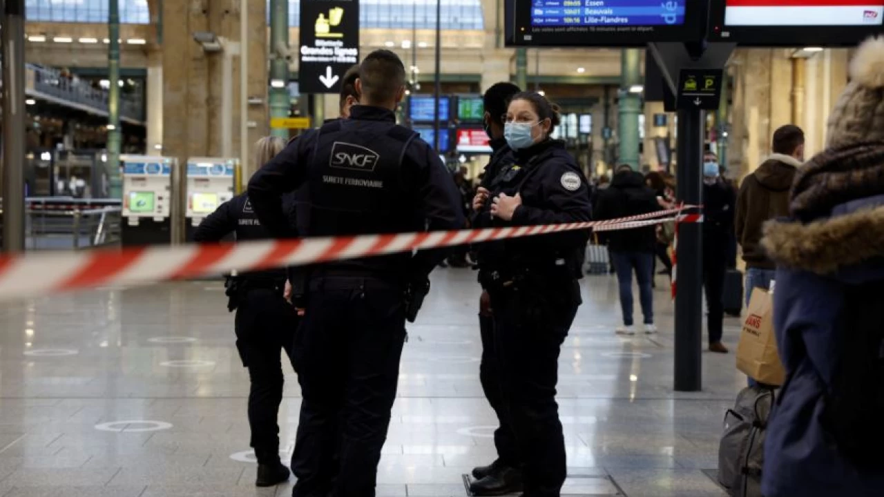 French police shoot down knife-wielding man at Paris rail station