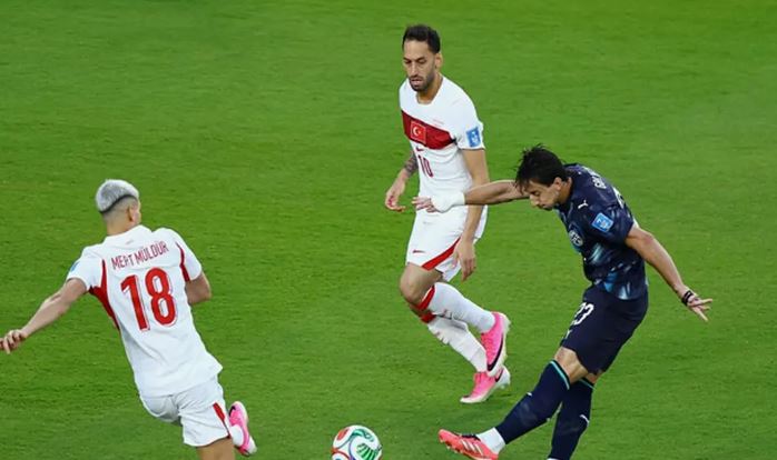 paraguay-hold-on-for-1-0-win-over-turkiye-despite-almiron-red-card