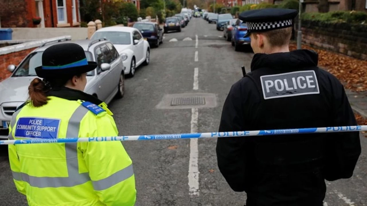 UK police reopen London roads after security alert