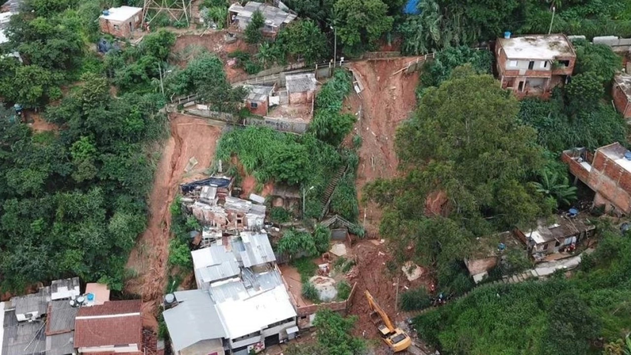Torrential rains, mudslides kill scores in Brazil tourist town 