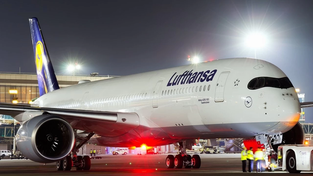 Germany's Lufthansa plans more flights to attract business travellers: reports