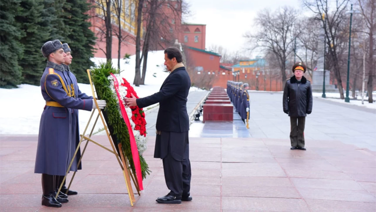 PM Imran Khan visits Tomb of Unknown Soldier in Moscow