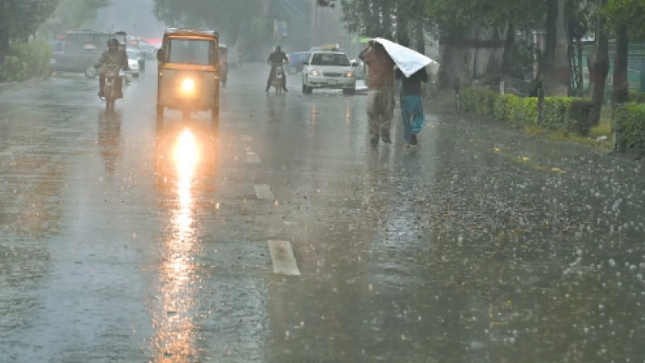 Rain in Lahore, other parts of Punjab turns weather cold