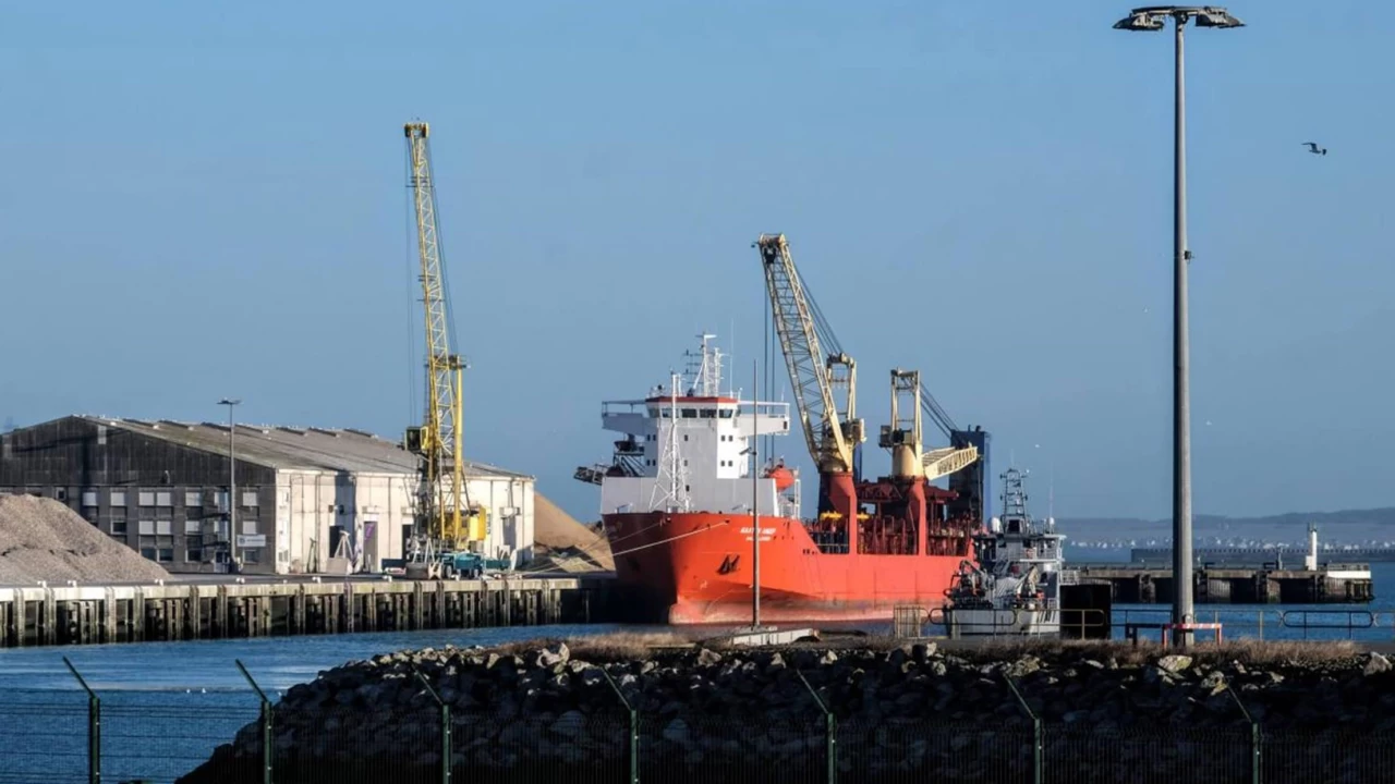 EU sanctions: France seize Russian cargo ship in the English Channel