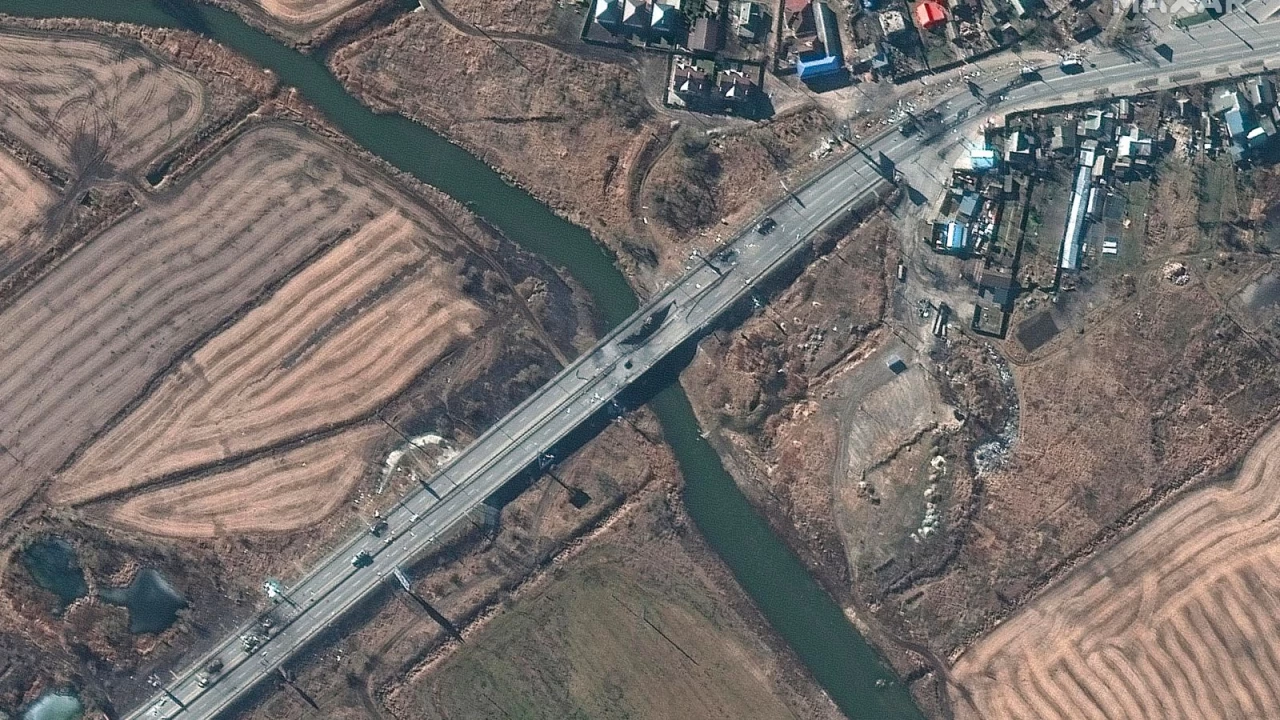 Satellite pics show 40 mile long Russian convoy nearing Kyiv