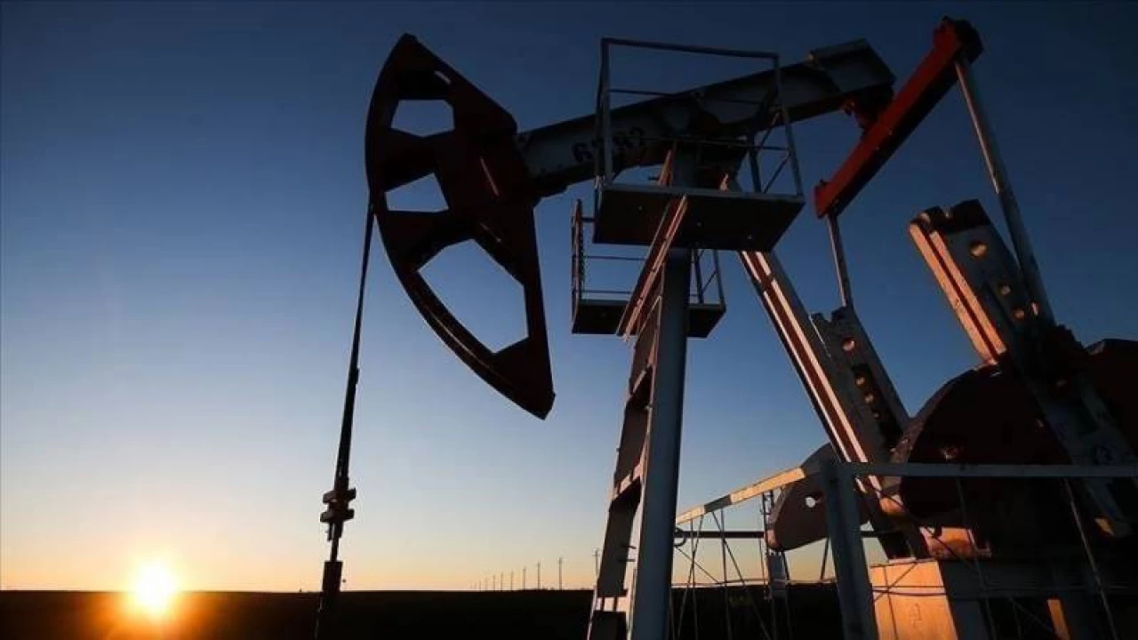 Oil market hits 2014 peak on Ukraine crisis