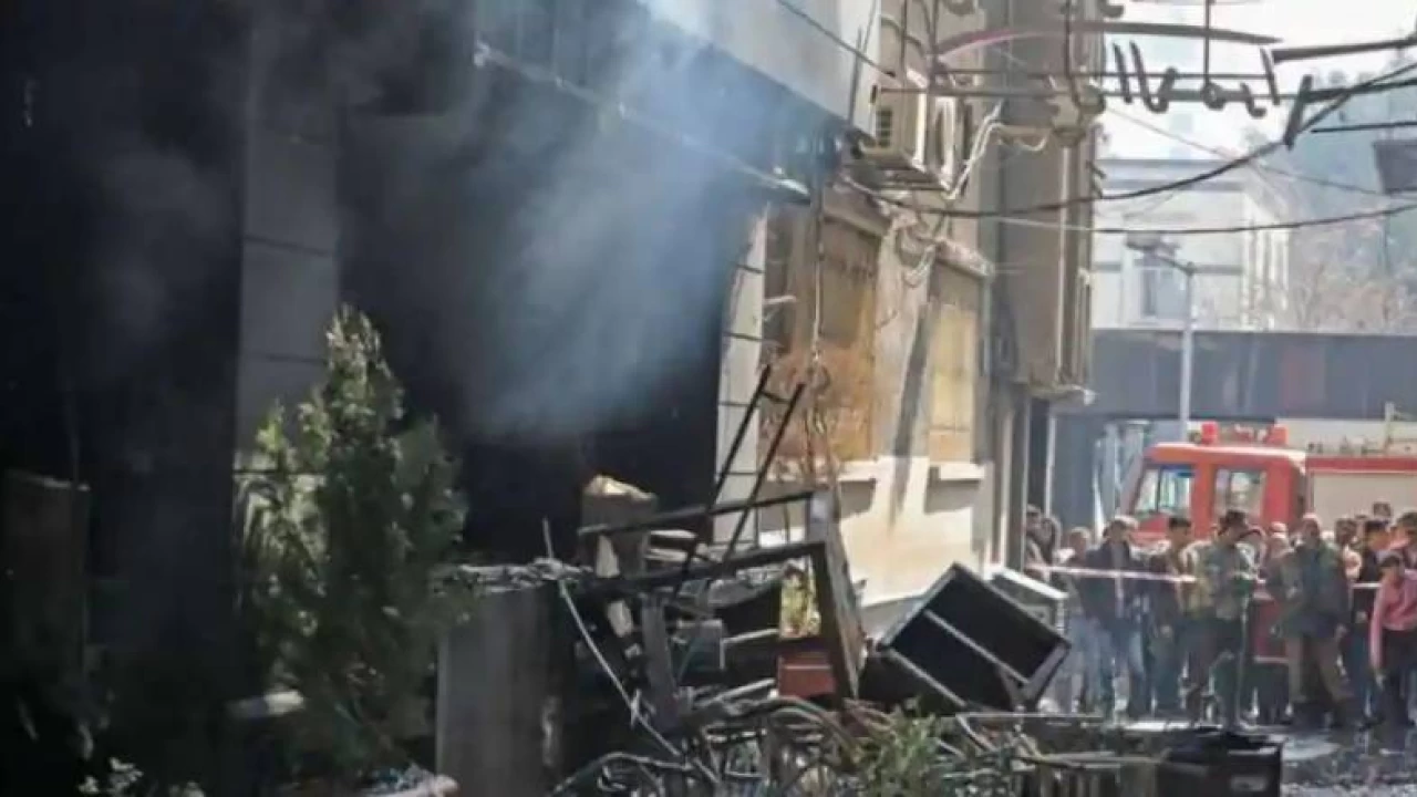 Eleven killed as fire rips through Syria shopping mall