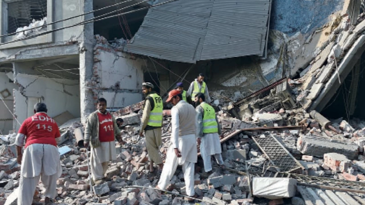 Two die, eight injured in Lahore roof collapse