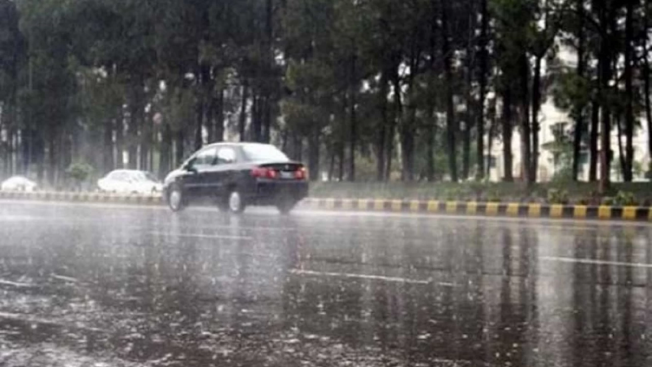Intermittent rain hits parts of country including Lahore