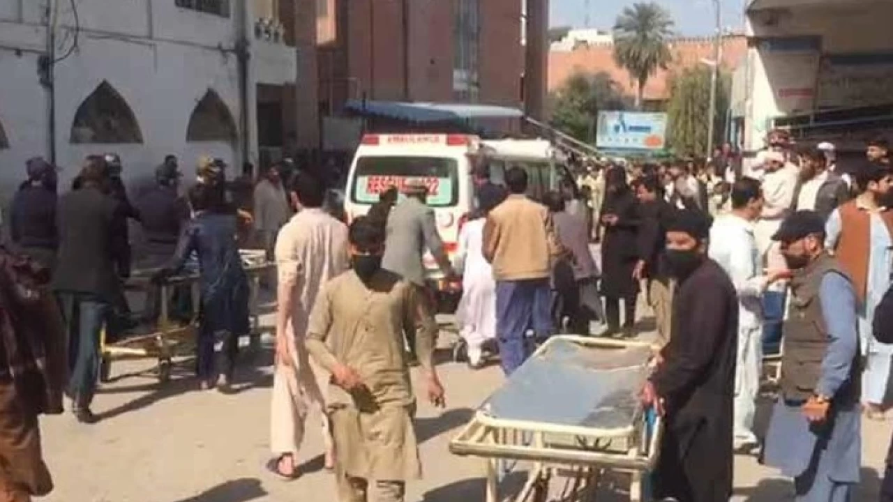 Deadly blast rocks Peshawar mosque, scores killed