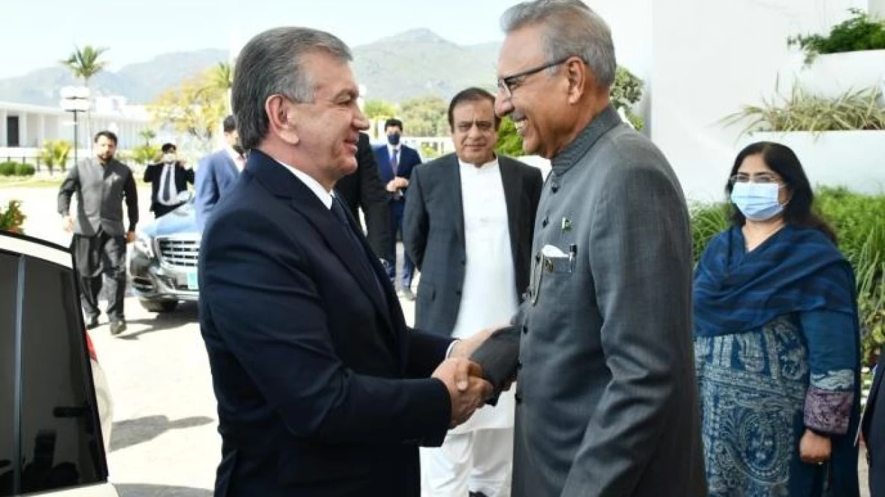 Uzbek president meets President Alvi at Aiwan-e-Sadr