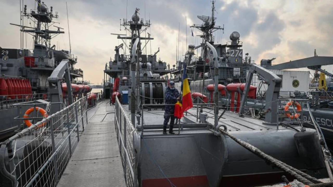 Russian forces block strategic Ukrainian port Mariupol