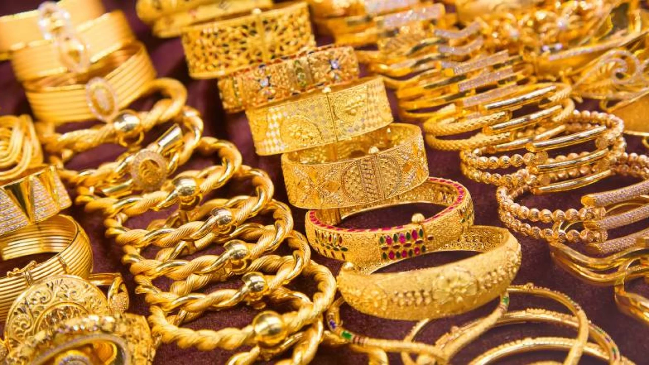 Gold price sharply increases in Pakistan