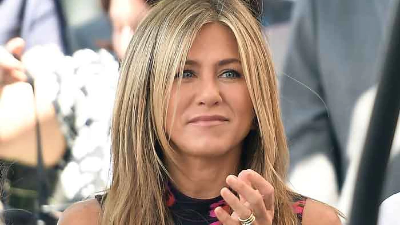 Actor Jennifer Aniston defends decision to cut ties with unvaccinated friends