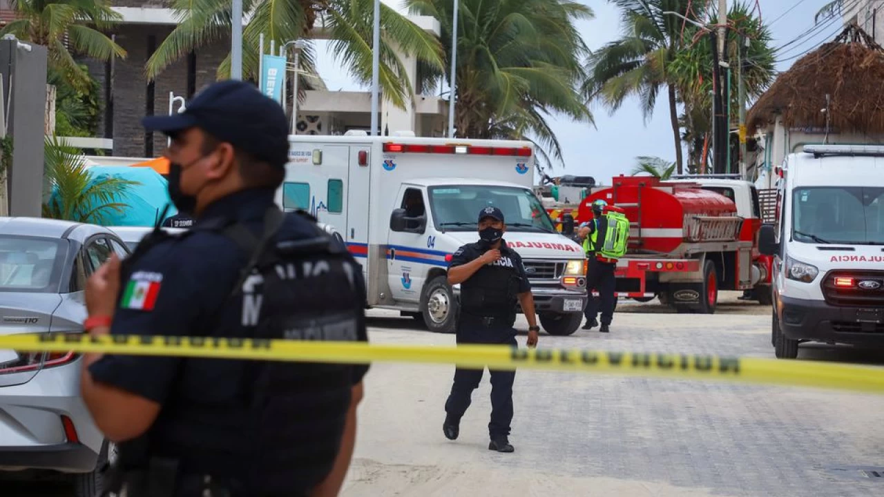 Two dead, 18 injured in Mexico resort blast 