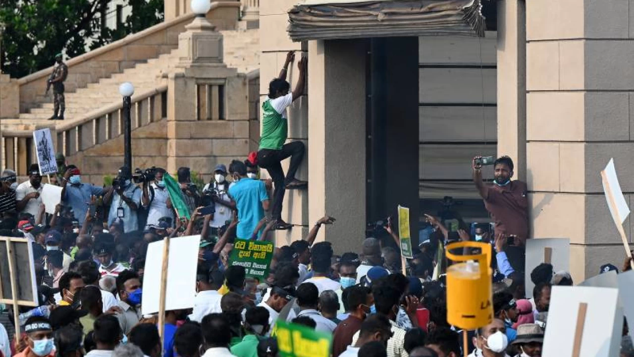 Angry crowd tries to storm Sri Lanka president's office