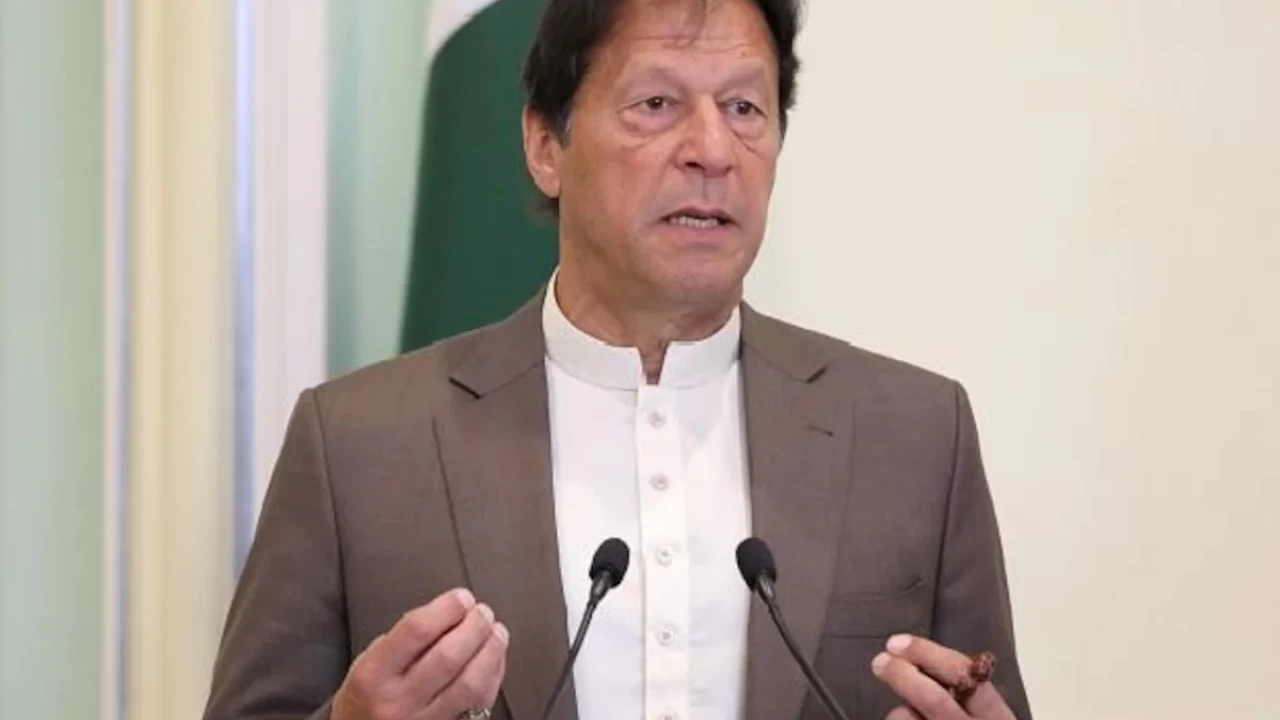 Turncoats exposed, govt will win battle: PM Imran Khan