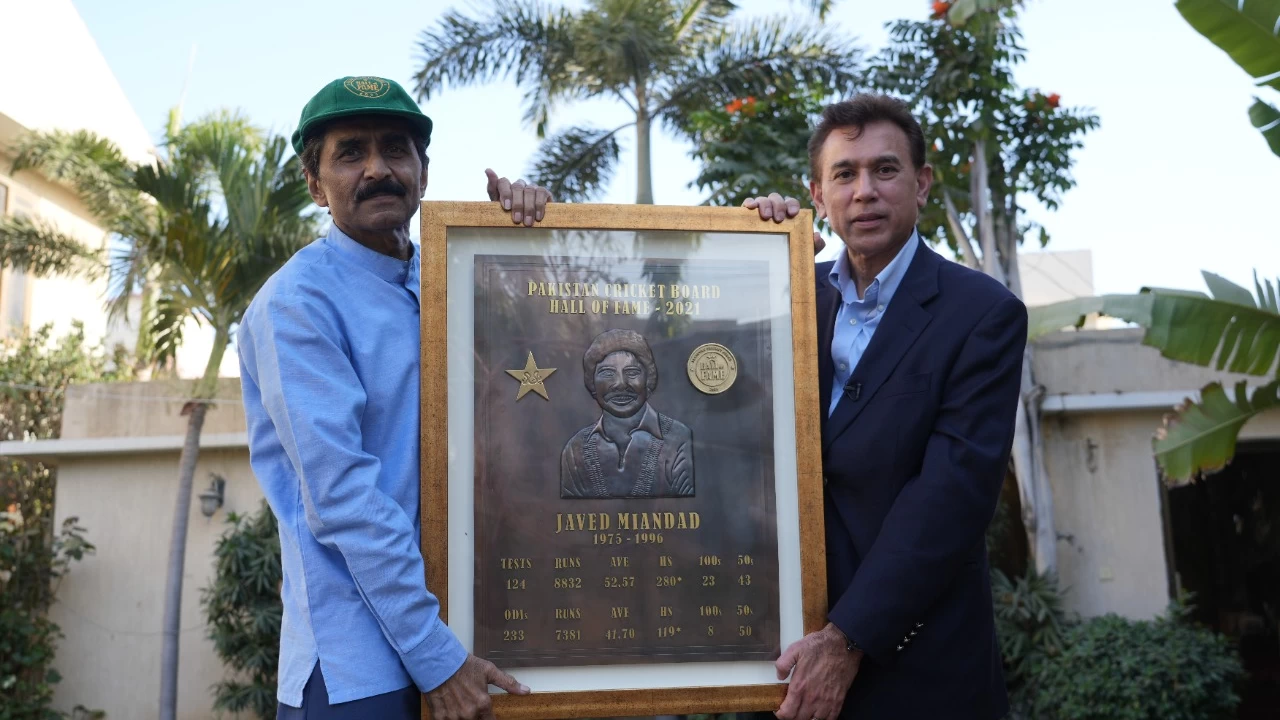 PCB formally inducts Javed Miandad into the Hall of Fame