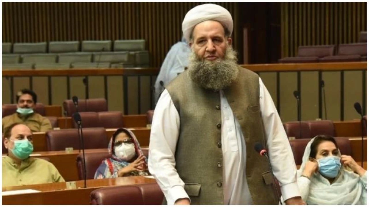 Modest dressing, no game show: Religious minister proposes Ramzan transmission guidelines