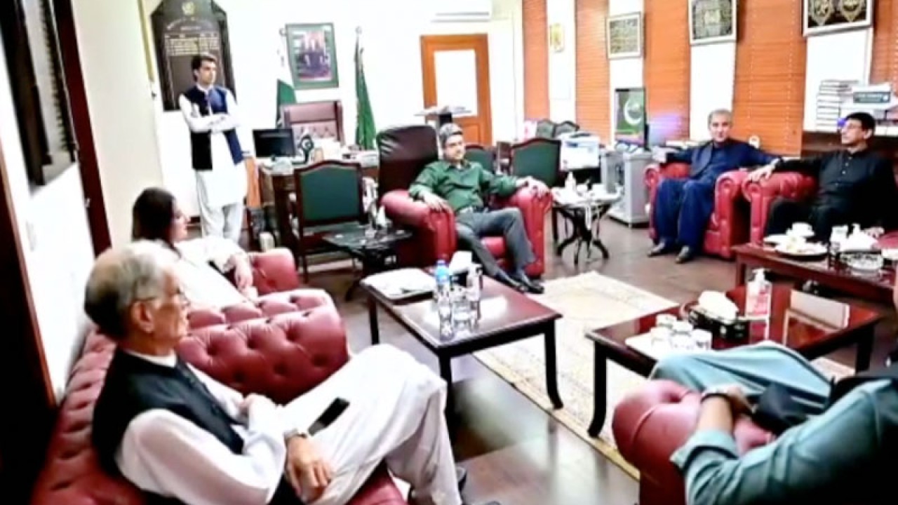 حکومتی وفد کی  ایم کیو ایم پاکستان کے رہنماؤں سے ملاقات