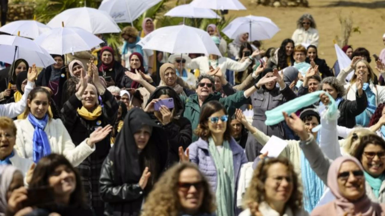 Israeli and Palestinian mothers assemble for peace by Dead Sea