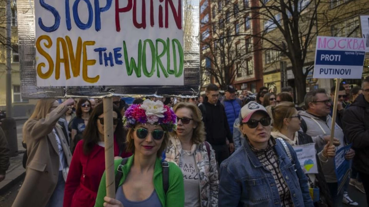 Thousands of Russians rally against Putin in Prague, demand to sop Ukraine war