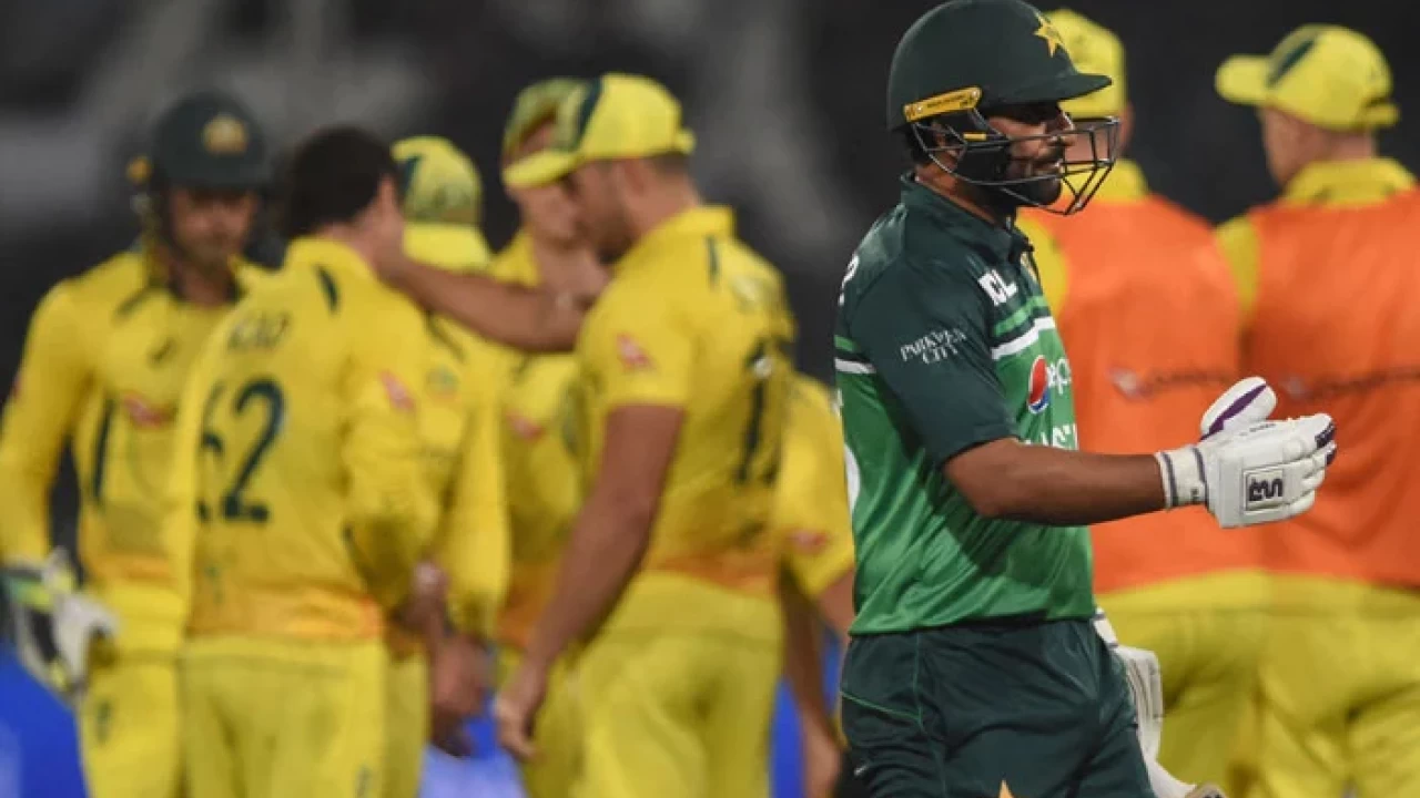 Travis Head leads Australia to easy win over Pakistan in first ODI