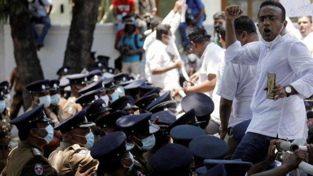 Economic crisis: Sri Lanka's cabinet ministers resign as crisis protesters defy curfew