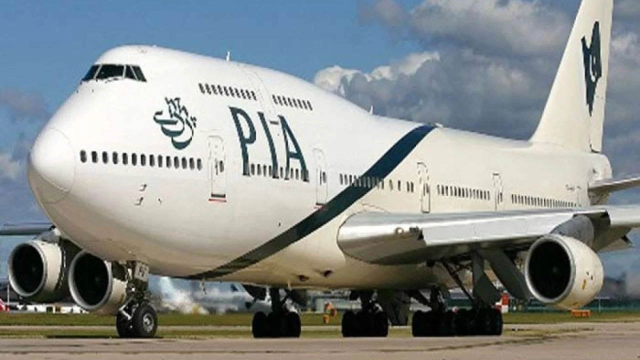 PIA plane narrowly escapes disaster after windscreen cracks