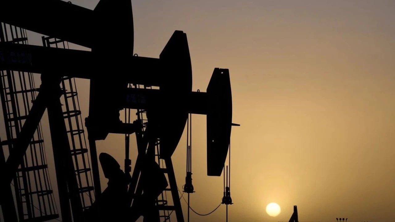 Oil prices settle up 2%, post weekly loss on stockpile releases