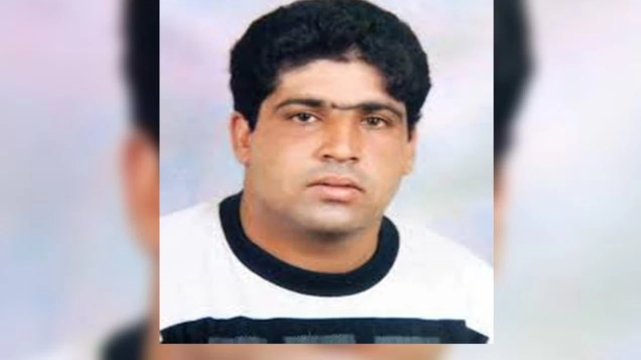 Former test cricketer Mohammad Hussain dies aged 45  